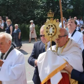 Procesje przemierzyły ulice