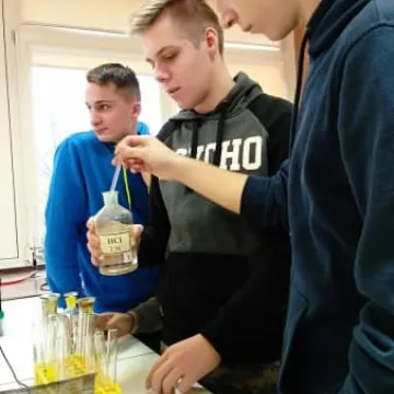 Uczniowie „Mechanika” na politechnice