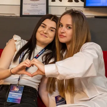 Elektryk kusił ósmoklasistów