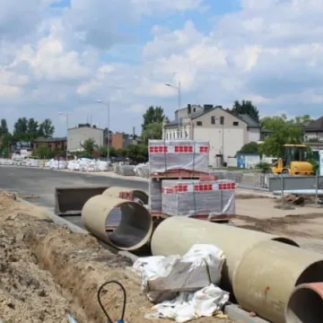 Przebudowa skrzyżowania trwa