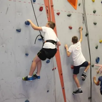 Ruszyły pierwsze powiatowe zawody wspinaczkowe