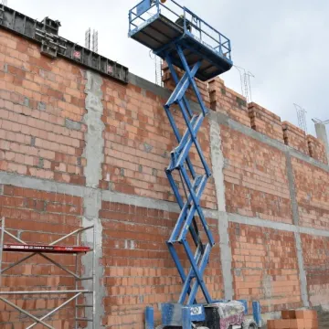 Zobacz, jak powstaje hala sportowa w Kamieńsku