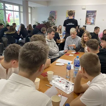 Edukacja obywatelska w „Mechaniku”. Dyskusje o czytelnictwie, stresie i uzależnieniach