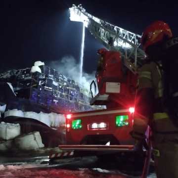 [WIDEO] 200 m² składowiska odpadów objęte pożarem w Płoszowie