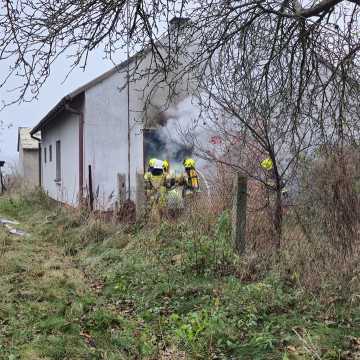 Pożar pustostanu w Szpinalowie w gminie Kamieńsk