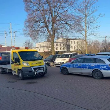 Porzucony samochód odholowany z ul. Reymonta w Radomsku