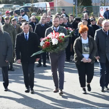 Cześć i chwała bohaterom!