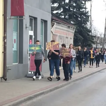 Uliczny happening uczniów Mechanika