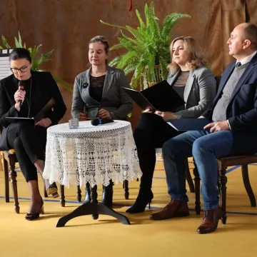 Czytanie z Mistrzem w PSP nr 4 w Radomsku