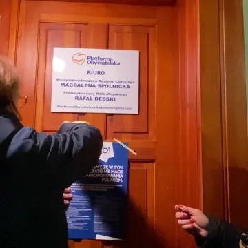 Poseł Anna Milczanowska mówi: „Cześć Platformo!”. I przekazuje ściągawkę