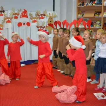 Święty Mikołaj w bibliotece