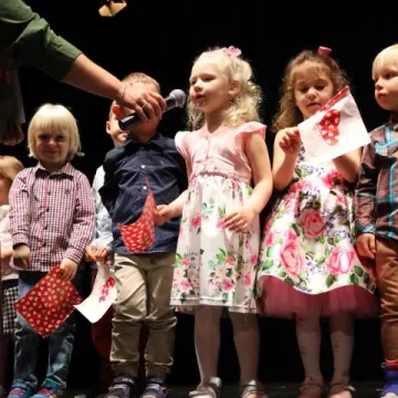 Dzieci z PP nr 9 w Radomsku wystąpiły w MDK dla mamy i taty