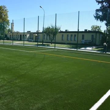 Piotrków Tryb.: sztuczna murawa na Concordii coraz bliżej