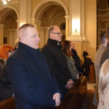 Modlitwa i złożenie kwiatów. Radomsko upamiętnia ofiary stanu wojennego