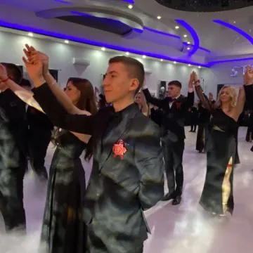 Szampańska zabawa studniówkowa ZSE w Radomsku