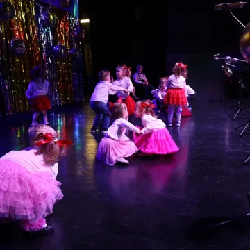 Przedszkolaki z „dwójki” dla babci i dziadka