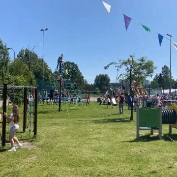 Plac zabaw przy PSP nr 7 oficjalnie otwarty