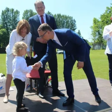 Barwny korowód z okazji Dnia Dziecka