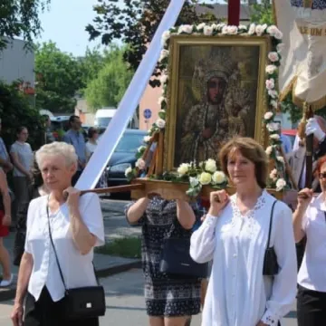 Procesje przemierzyły ulice