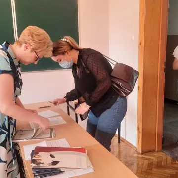 Maturzyści z I LO w Radomsku odbierali świadectwa dojrzałości