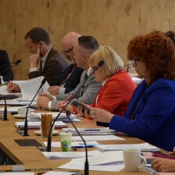 Rewitalizacja, nowe dotacje i modernizacje – co zdecydowali radni Radomska?