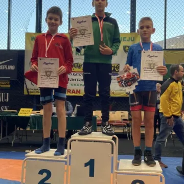 Udany memoriał w Katowicach. Dwanaście medali dla zapaśników ZKS Radomsko