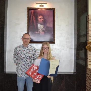 Uczennice PSP 2 w Radomsku z nagrodami Kuratora Oświaty