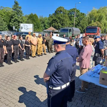 Policja i instruktorzy uczyli odpowiedzialnego kierowania pojazdem