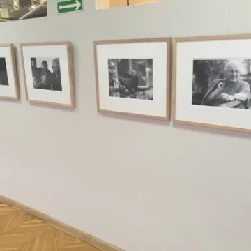 Tadeusz Różewicz w fotograficznym obiektywie