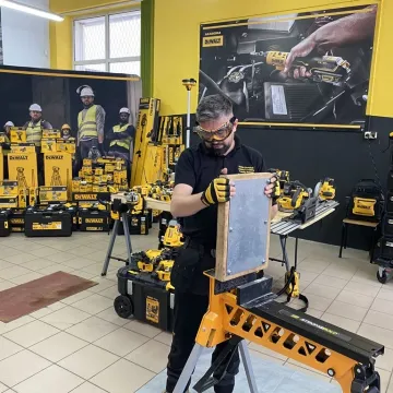 Akademia DeWalt w „Mechaniku”. Prestiżowy program tylko dla 10 szkół w kraju