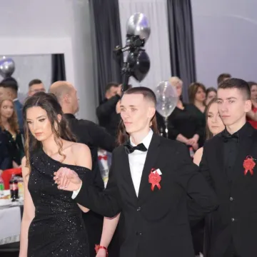 Szampańska zabawa studniówkowa ZSE w Radomsku