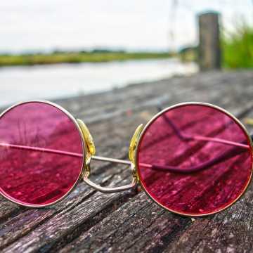 Okulary przeciwsłoneczne polaryzacyjne – co warto o nich wiedzieć?