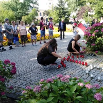 Ku czci powstańcom. Młodzież Wszechpolska i Ruch Narodowy ułożyli kotwicę