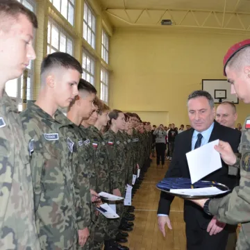 Uczniowie „drzewniaka” w Radomsku złożyli ślubowanie