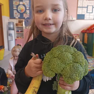 Zerówiaki z PSP nr 8 w Radomsku świętowały Światowy Dzień Warzyw i Owoców