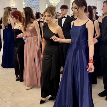 Odliczanie do matury rozpoczęło się eleganckim balem w LO Przedborzu