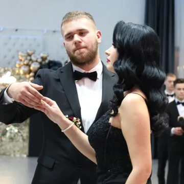 Studniówka uczniów „Drzewniaka” w Kobielach Wielkich