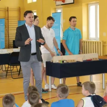 Naukobus odwiedził Publiczną Szkołę Podstawową nr 4 w Radomsku