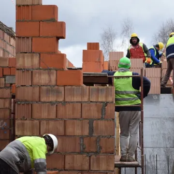 Zobacz, jak powstaje hala sportowa w Kamieńsku