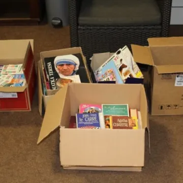 Elektryk obdarowuje szpital