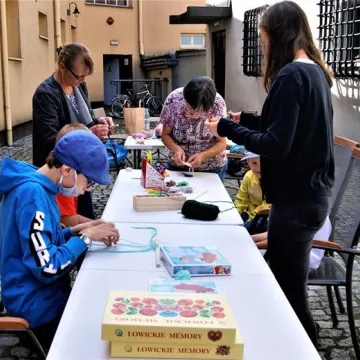 „Robótkowo” na dziedzińcu muzeum w Radomsku