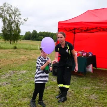 Strażacki piknik rodzinny w Dąbrówce zintegrował mieszkańców