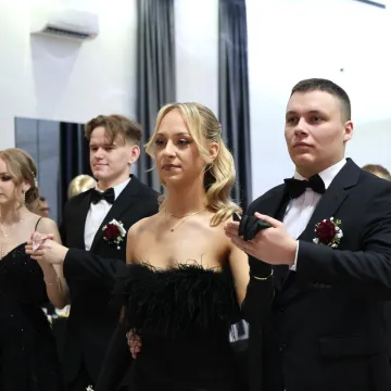 Studniówka uczniów „Drzewniaka” w Kobielach Wielkich