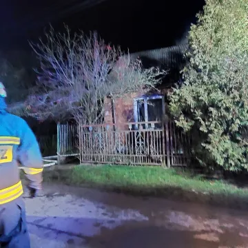 W Bartodziejach spłonęło poddasze budynku jednorodzinnego