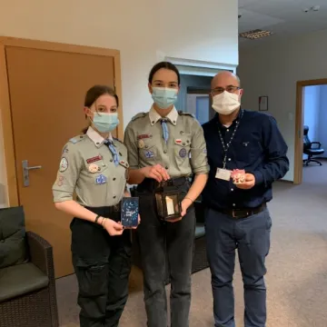 Betlejemskie Światło Pokoju dociera do urzędów i instytucji w Radomsku