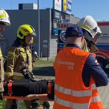 Ewakuacja ZSP 1 w Radomsku. Był pożar, strzały i osoby ranne