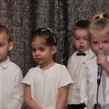 Przedszkolaki recytowały „zimowe” wierszyki w MDK w Radomsku