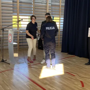 Foto budka, pokazy, poznawanie szkoły. Dzień  Otwarty w ZSP w Kamieńsku