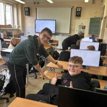 Uczniowie z „9-tki” na otwartej lekcji informatyki w Elektryku