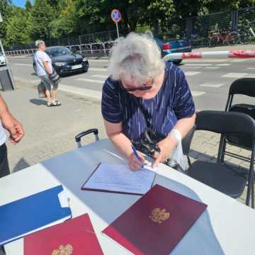 Zbiórka podpisów w Radomsku w ramach ogólnopolskiej akcji „Tak dla CPK”